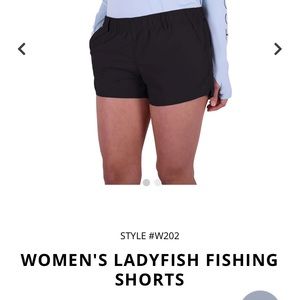 NWT-Women’s ladyfish shorts black size medium